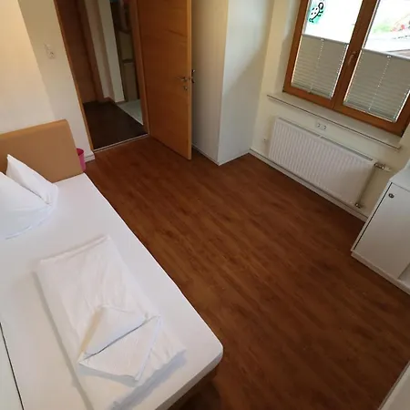 Fuchs فندق مبيت وإفطار 4*